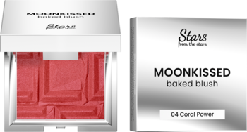 Otwarty srebrny kompakt wypiekanego różu Stars Moonkissed Coral Power z teksturą, obok pudełko produktu.