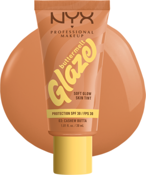 NYX Buttermelt Glaze Skin Tint 05 Cashew Butta w beżowo-pomarańczowej tubce, żółte logo i SPF 30, widok z przodu.
