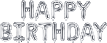 Srebrny, metalizowany balon foliowy tworzący napis „Happy Birthday” ułożony w dwóch rzędach, widok z przodu.