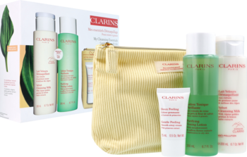 Zestaw Clarins My Cleansing Essentials dla cery tłustej: zielony tonik, mleczko, peeling i beżowa kosmetyczka.
