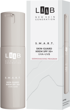 AA LAAB S.M.A.R.T. Skin-Guard Krem SPF 50+ do twarzy w beżowej butelce z pompką i pasujące pudełko, widok z przodu.