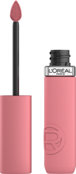 Matowa pomadka L'Oréal Paris Infaillible Matte Resistance 'Lipstick & Chill', otwarta z aplikatorem na różowym tle.