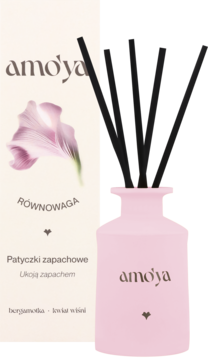 Amo'ya Równowaga dyfuzor, różowa butelka z patyczkami i beżowe pudełko z kwiatem wiśni, widok z przodu.