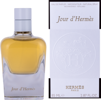Jour d'Hermès EDP w przezroczystej butelce z bursztynowym płynem i białym kartonikiem, widok z przodu.