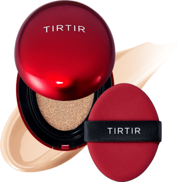 Kryjący podkład TIRTIR Mask Fit Red Cushion w otwartym czerwonym kompakcie, z puszkiem i beżowymi swatchami.