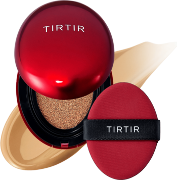 TIRTIR Mask Fit Red Cushion 29N Natural Beige, otwarty czerwony kompakt z puszkiem, widoczne smugi podkładu.