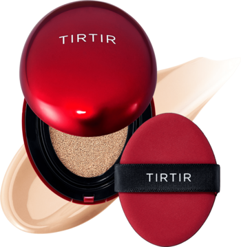 Czerwony kryjący podkład TIRTIR Mask Fit Red Cushion, otwarty kompakt z puszkiem, próbka, półmatowe wykończenie.