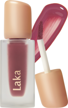 Laka Fruity Glam Tint Dewy, błyszcząca pomadka w płynie. Matowa butelka z bordowym tintem, widoczny aplikator i swatch.