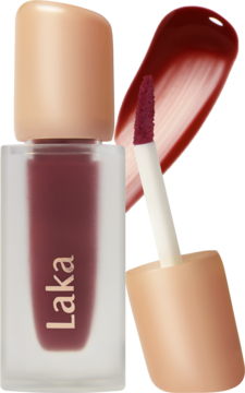 Laka Fruity Glam Tint Caffeine Rose, błyszcząca pomadka; matowa butelka, beżowy aplikator i lśniąca smuga.