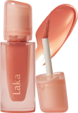 Brzoskwiniowy błyszczyk do ust LAKA Jelling Nude Ginger Ring, butelka, aplikator i smuga żelowego produktu.