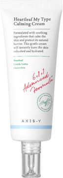 Biała tubka kremu łagodzącego Axis-Y Heartleaf My Type Calming Cream, widok z przodu, z jasnoniebieskim paskiem i przezroczystym dozownikiem.
