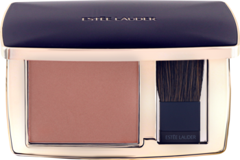 Estée Lauder Pure Color Envy Sculpting Blush Rebellious Rose, pudrowy róż z pędzlem w otwartym, eleganckim opakowaniu.