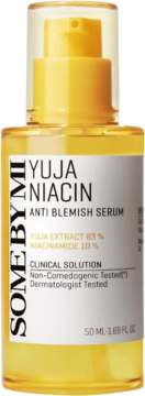 Serum Some By Mi Yuja Niacin Anti Blemish, żółta butelka z pompką. Widok z przodu, niacynamid i Yuja. Idealne na przebarwienia.