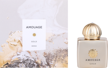 Amouage Gold damska woda perfumowana, złoty flakon z żłobioną zakrętką i biała karta marki na tle beżowych smug.