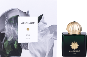 Amouage Epic Woman, damska woda perfumowana. Zielona butelka ze złotym, kopulastym korkiem. Karta z logo Amouage.