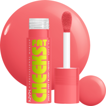 Płynny róż NYX Fat Cheeks Juicy Blush w koralowej tubce z zielonym napisem, otwarty, z aplikatorem na tle.