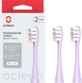 Oclean Professional Clean 2-pak fioletowych końcówek wymiennych, z pudełkiem i dwoma szczoteczkami obok, na czerwonym tle.