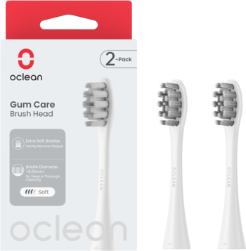 Dwie białe końcówki Oclean Gum Care do szczoteczki elektrycznej, miękkie włosie DuPont, 2-pack, widok z przodu.