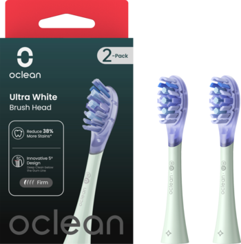Opakowanie 2 końcówek Oclean Ultra White i dwie miętowe główki szczoteczki sonicznej, obok siebie.