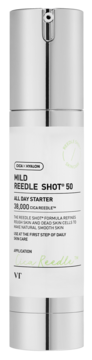 Mild Reedle Shot 50, delikatny booster do twarzy, srebrno-biała butelka z pompką, widok z przodu.