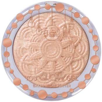 J.Cat Beauty You Glow Girl rozświetlacz Moon Light. Okrągły kompakt z beżowo-złotym, wypiekanym pudrem w kwiatowy wzór.