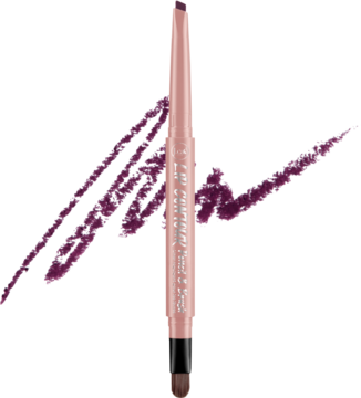 J. Cat Beauty kremowa konturówka do ust Berry Deep Plum w różowym opakowaniu z pędzelkiem, ukośnie ze swatchami.