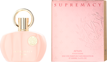 Afnan Supremacy Pink, damska woda perfumowana: różowa butelka ze złotym korkiem i pudroworóżowy kartonik z przodu.