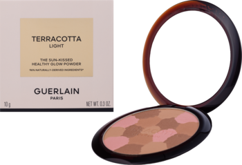 Beżowe pudełko Guerlain Terracotta Light i otwarty puder rozświetlający z lustrem, dający efekt skóry muśniętej słońcem.