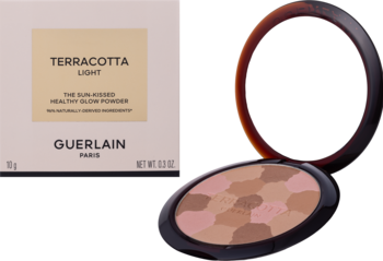 Opakowanie Guerlain Terracotta Light i otwarty puder brązujący z lusterkiem, widoczne multi-tonowe odcienie.