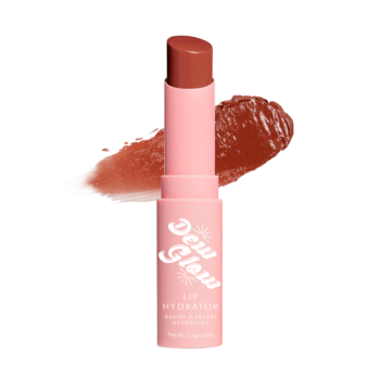 Zbliżenie na nawilżający balsam J.Cat Beauty Dew Glow Drizzle Sprinkle: różowy sztyft, brązowo-czerwony kolor.