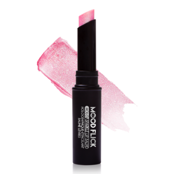 Różowy holograficzny balsam do ust Mood Flick J.Cat Beauty. Błyszczący sztyft z widocznym swatch, zbliżenie.