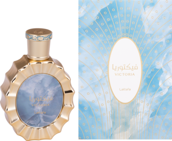Lattafa Victoria, unisex perfumy. Złoty, fakturowany flakon z niebieskim owalem, niebieskie pudełko w chmury.