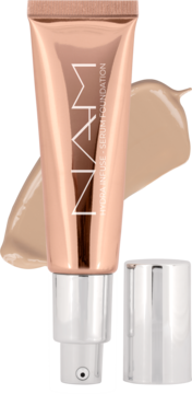 Hybrydowy podkład NAM Hydra Infuse Naked. Tuba rose gold z pompką, obok zdjęta srebrna nakrętka.