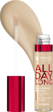 AA Wings of Color All Day Long płynny korektor 502 Beige, z aplikatorem i smugą produktu.
