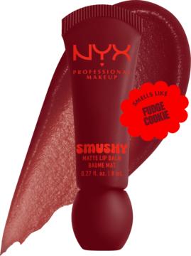 NYX Smushy Matte Lip Balm w ciemnoczerwonej tubce, z napisem 'Fudge Cookie' i matowym patchem.