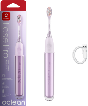Fioletowa szczoteczka soniczna Oclean Ease Pro w opakowaniu oraz obok, z białym etui, na czerwonym tle.
