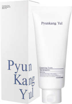 Pyunkang Yul Cleansing Foam, biała tubka i pudełko z niebieskim logo. Delikatna pianka do twarzy dla wrażliwej skóry.