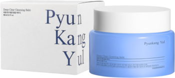 Pyunkang Yul Deep Clear Cleansing Balm: niebieski słoiczek z białym wieczkiem obok białego pudełka, widok z przodu.