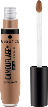 Essence Camouflage+ Matte wodoodporny korektor w beżowej tubce, aplikator z produktem wyciągnięty.