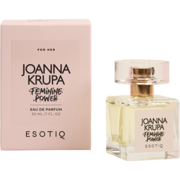 Esotiq Joanna Krupa Feminine Power Eau de Parfum. Jasnoróżowe pudełko i szklany flakon z złotym płynem.