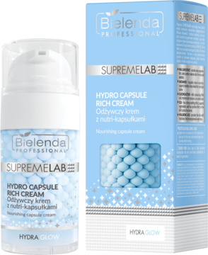 Bielenda Professional Supremelab Hydro Capsule Rich Cream w białej butelce i niebieskim pudełku, z widocznymi hydrokapsułkami.