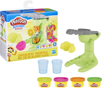 Zestaw Play-Doh Kitchen Creations: zielona wyciskarka do koktajli, 3 kolory ciastoliny i kubki. Widok z przodu.
