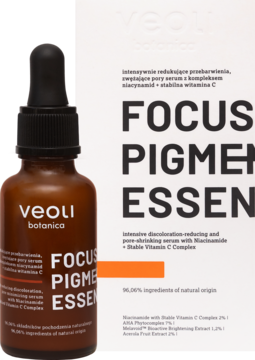 Serum Veoli Botanica Focus Pigmentation Essence w brązowej butelce z dropperem, obok białego opakowania redukującego przebarwienia.