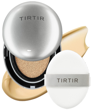 TIRTIR Mask Fit Aura Cushion Mini 24W Soft Beige. Otwarty srebrny kompakt, beżowy podkład, biała gąbka, widok z góry.