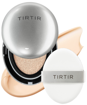 Nawilżający podkład TIRTIR Mask Fit Aura Cushion Mini 15C Fair Porcelain, otwarty, z białą gąbeczką.