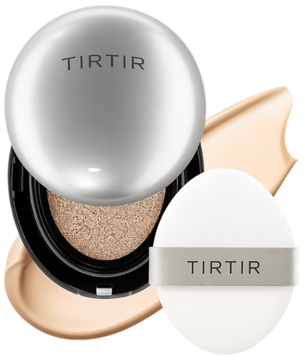 TIRTIR Mask Fit Aura Cushion Mini 23N Sand, nawilżający podkład, otwarty srebrny kompakt z aplikatorem, beżowa formuła.