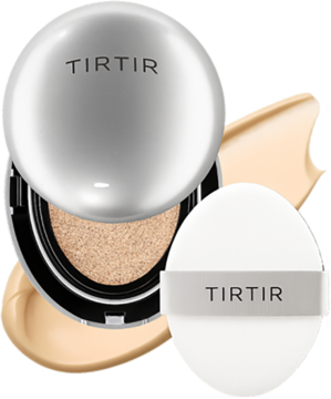 Otwarty srebrny kompakt nawilżającego podkładu TIRTIR Mask Fit Aura Cushion 23N Sand z aplikatorem na beżowym tle.