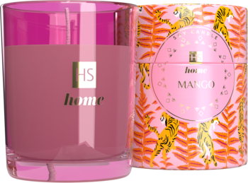 Różowa szklana świeca MOMENTS Mango z logo "HS home" obok cylindrycznego pudełka z tygrysami.