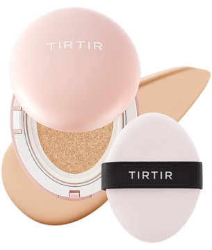 Różowy podkład TIRTIR Mask Fit All Cover Cushion Mini 21C, otwarty z gąbeczką na beżowym tle.