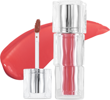 Mini tint TIRTIR Waterism Glow Tint Applum. Błyszczyk z wyjętym aplikatorem i koralowym swatchem obok tubki, połysk.